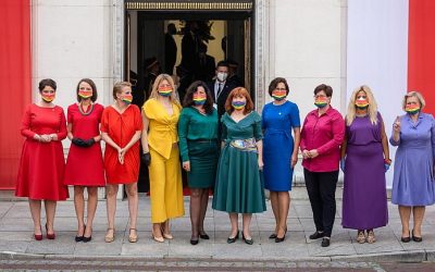 Polonia: i deputati indossano i colori dell’arcobaleno durante il giuramento di Duda