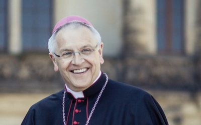 Vescovo tedesco sostiene le benedizioni per le coppie gay